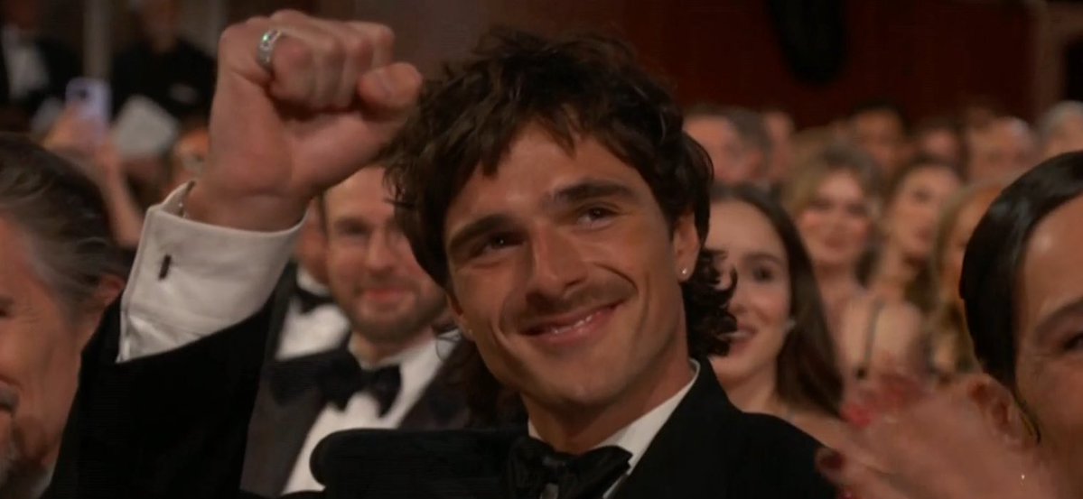 Jacob Elordi: A Stylish Presence at the 2024 Oscars