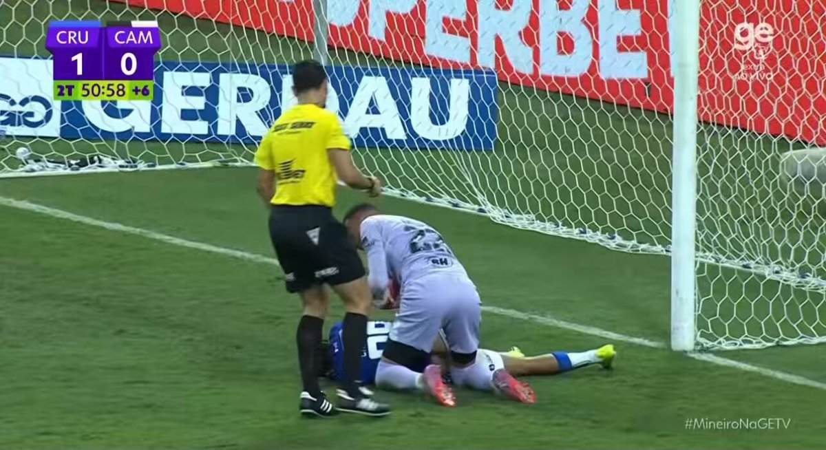 Cruzeiro vs. Atlético: Major On-Field Brawl Erupts